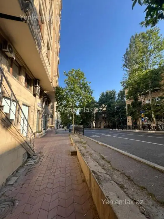 4 500 AZN - 300 m² Obyekt / Ofis Kirayə (aylıq), Nəsimi, Bakı