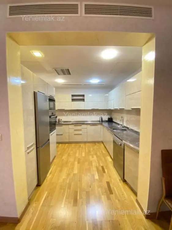 2 200 AZN - 3 otaqlı mənzil Kirayə (aylıq), Səbail, Bakı