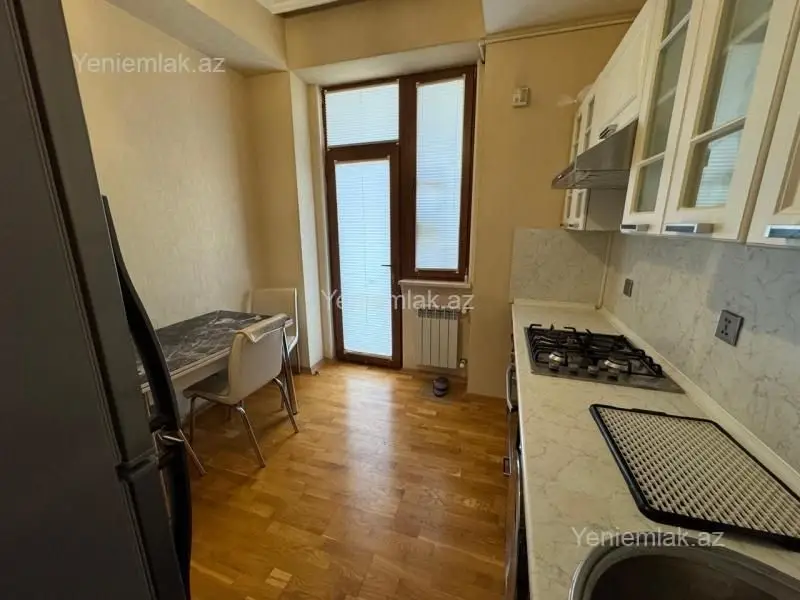 950 AZN - 3 otaqlı mənzil Kirayə (aylıq), Nizami, Bakı