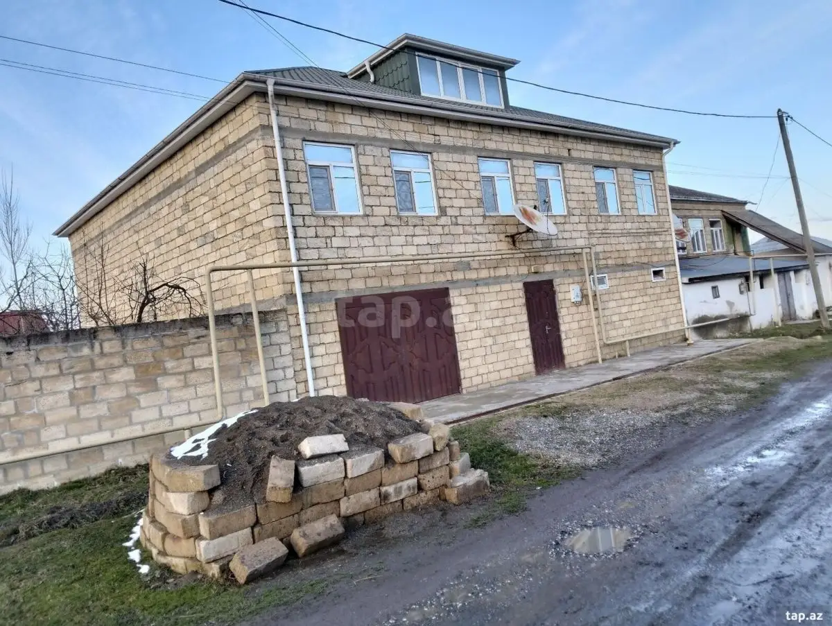 120 000 AZN - 5 otaqlı mənzil , Quba