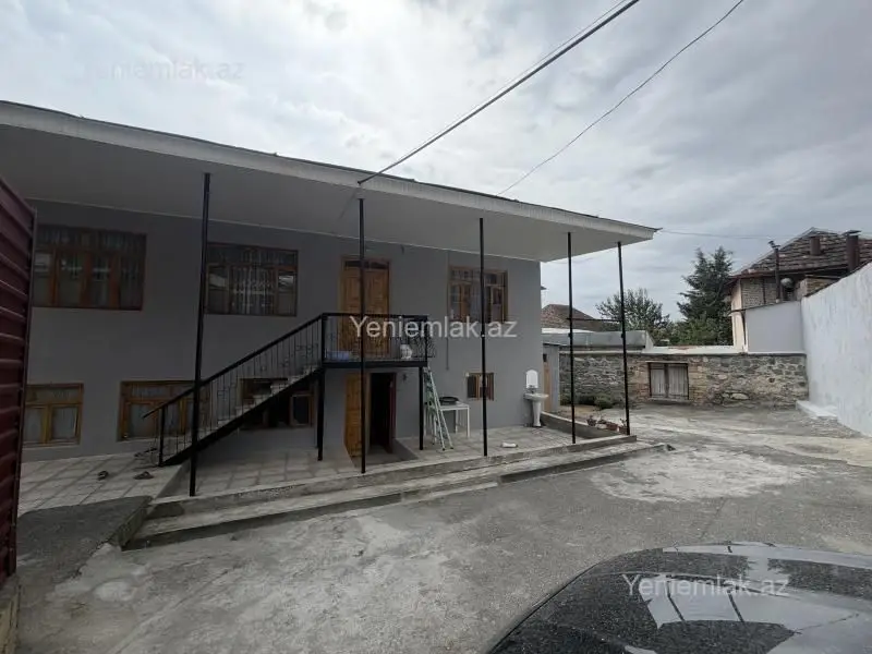95 000 AZN - 9 otaqlı mənzil Satılır, Şəki