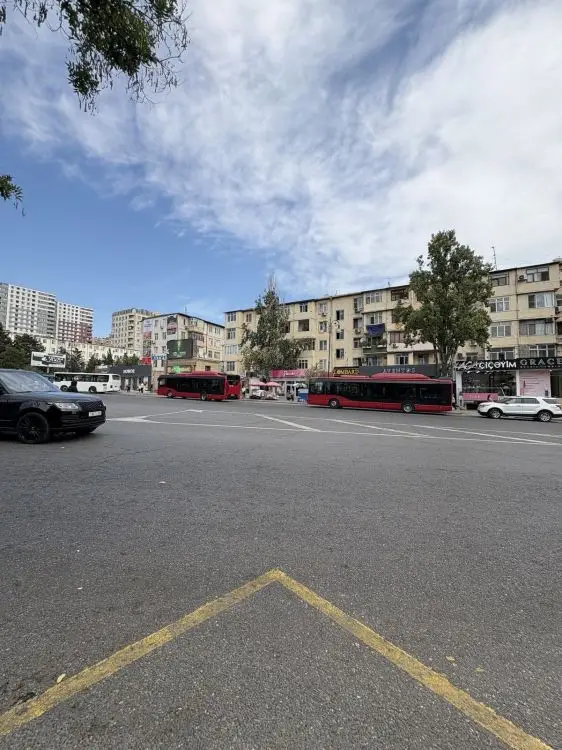 600 AZN - 3 otaqlı mənzil Kirayə (aylıq), 3-cü mikrorayon, Abşeron