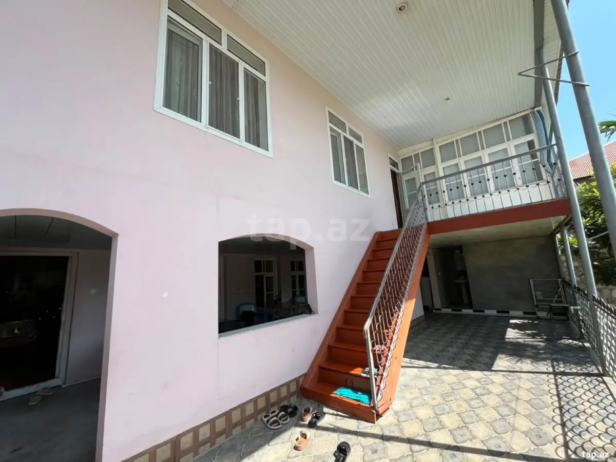 83 000 AZN - 6 otaqlı mənzil , Şəki