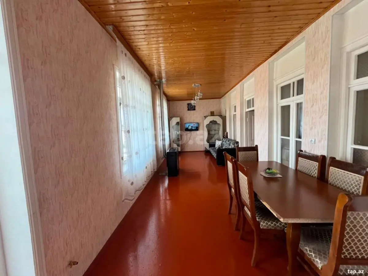 83 000 AZN - 6 otaqlı mənzil , Şəki