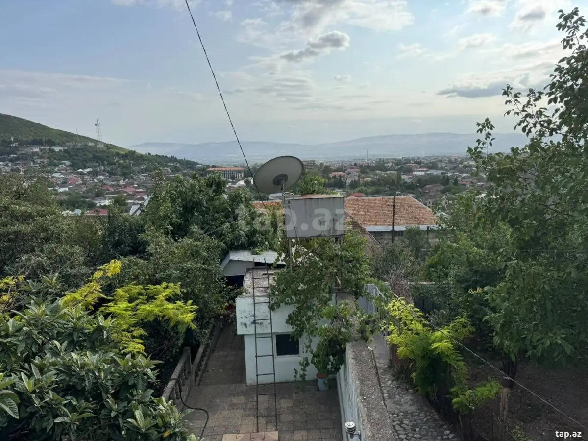 1 250 000 AZN - 7 otaqlı mənzil , Şəki