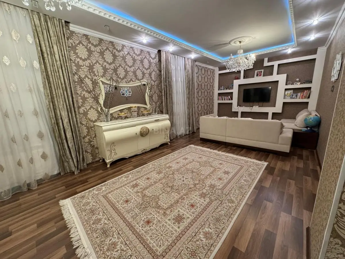500 000 AZN - 8 otaqlı mənzil Satılır, Laçın