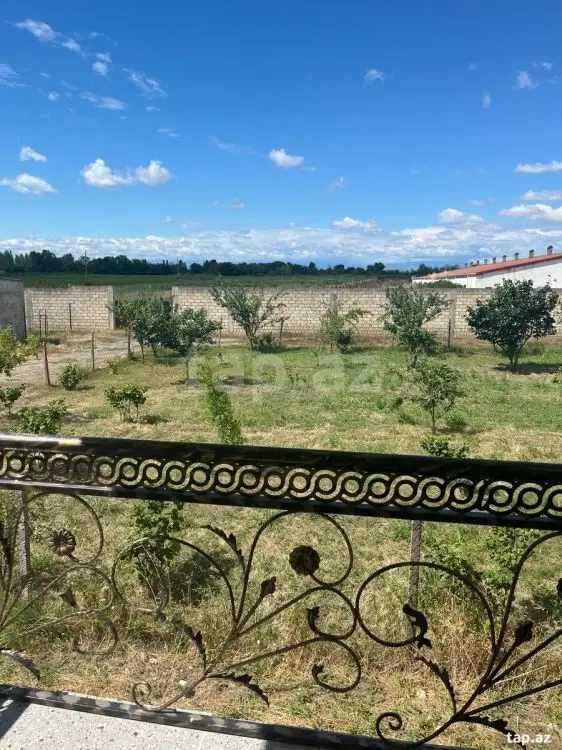96 000 AZN - 8 otaqlı mənzil , Xaçmaz