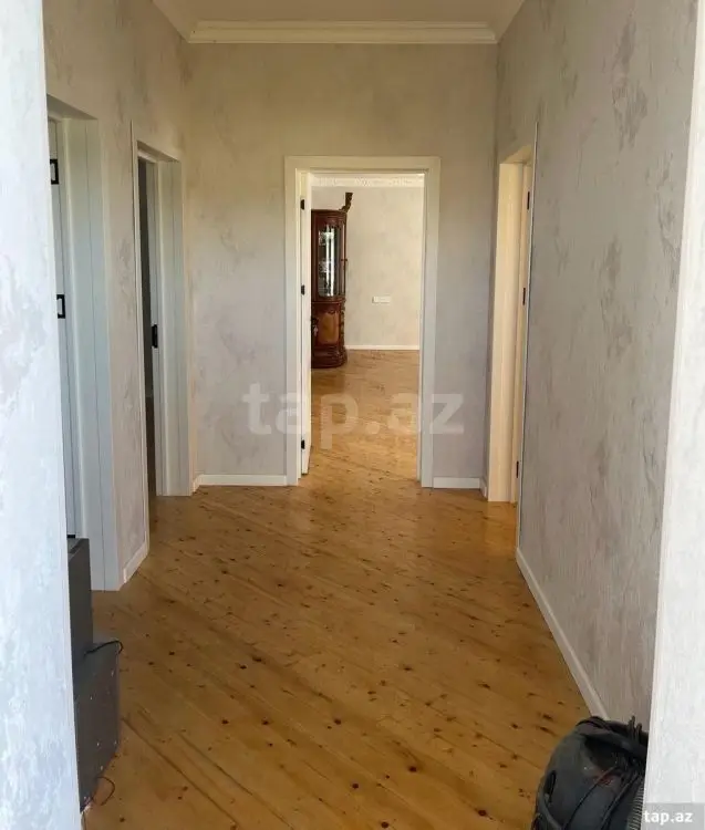 96 000 AZN - 8 otaqlı mənzil , Xaçmaz